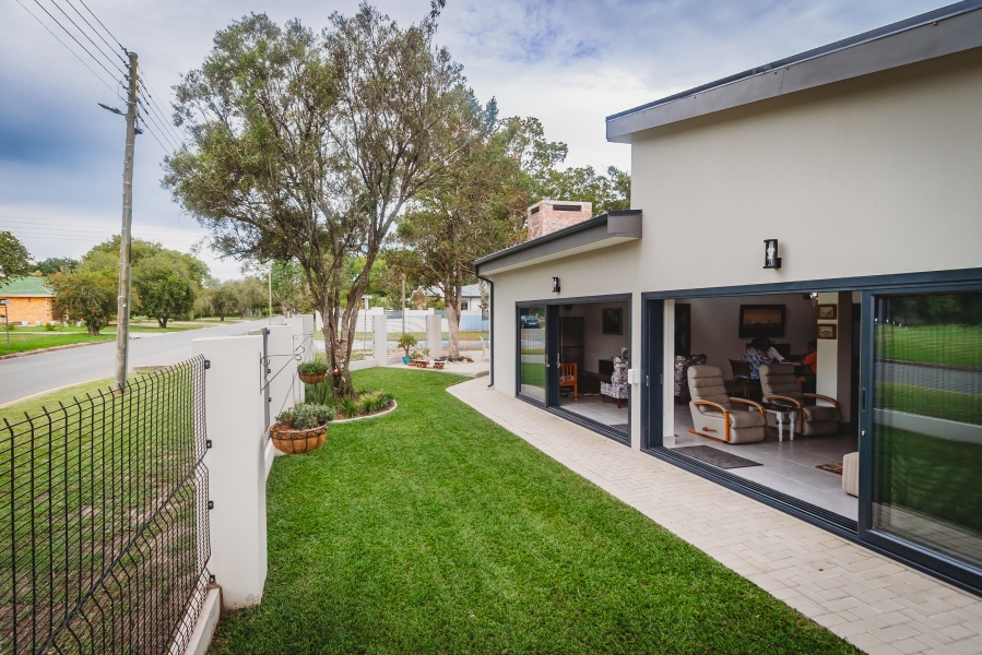 3 Bedroom Property for Sale in Heatherlands Western Cape